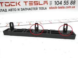 1003691-00-A x Einstiegsleistenführung links / rechts hinten mit Beschädigung Tesla Modell