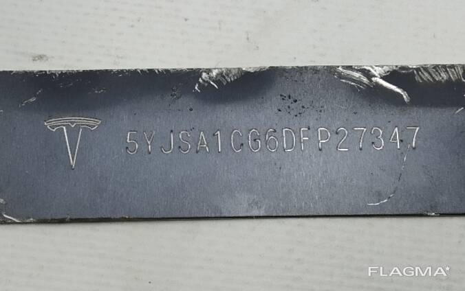 1006865-00-C q Fahrgestellnummer unter der Windschutzscheibe Tesla Modell S 60 1006865-00-