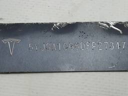 1006865-00-C q Fahrgestellnummer unter der Windschutzscheibe Tesla Modell S 60 1006865-00-