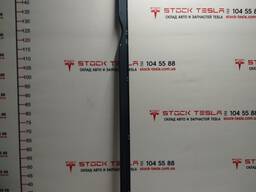 1012217-00-C Rechte dekorative Einstiegsleiste (Kunststoff) für Tesla Model S. Ein Element
