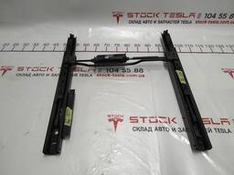 1013115-03-Y Mechanismus zur Neupositionierung des Fahrersitzes für Tesla Model S. Eine wi