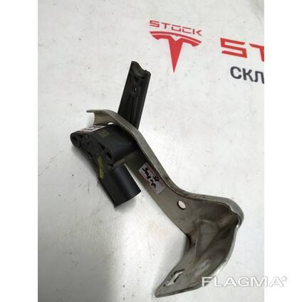 1027976-00-X Luftfederungssensor hinten rechts (defekter Hebel) Tesla Modell X 1027976-00-
