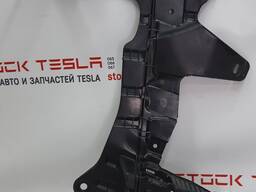 1080701-00-D Halterung für Gepäckraumverkleidung links Tesla Modell X 1080701-00-D