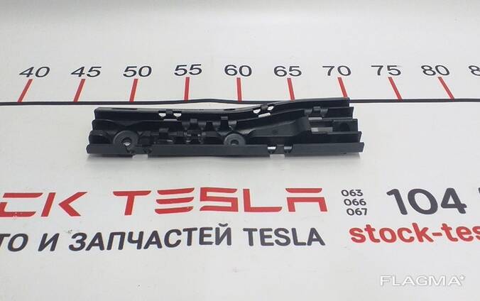 11008371-00-E Ablassrohrhalterung links Tesla Modell S, Modell S REST 1008371-00-E