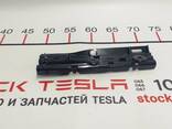 11008371-00-E Ablassrohrhalterung links Tesla Modell S, Modell S REST 1008371-00-E - photo 2