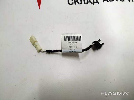 1106601-02-D Taschenlampe vorne links / rechts Türkartentasche Tesla Modell 1106601-01-C