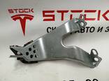 11082314D Halterung zur Befestigung des Bildschirms links Tesla Modell 3 1100561-00-E - photo 1
