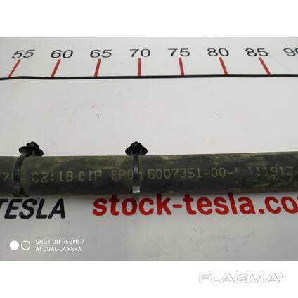 1114937-00 Distanzstück für die vordere rechte Einstiegsleiste für Tesla Model 3. Ein Kuns