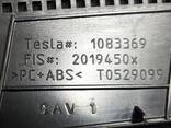 Montageplatte Windschutzscheibenabweiser (massives Netz) Tesla Modell 3 1083390-00-I